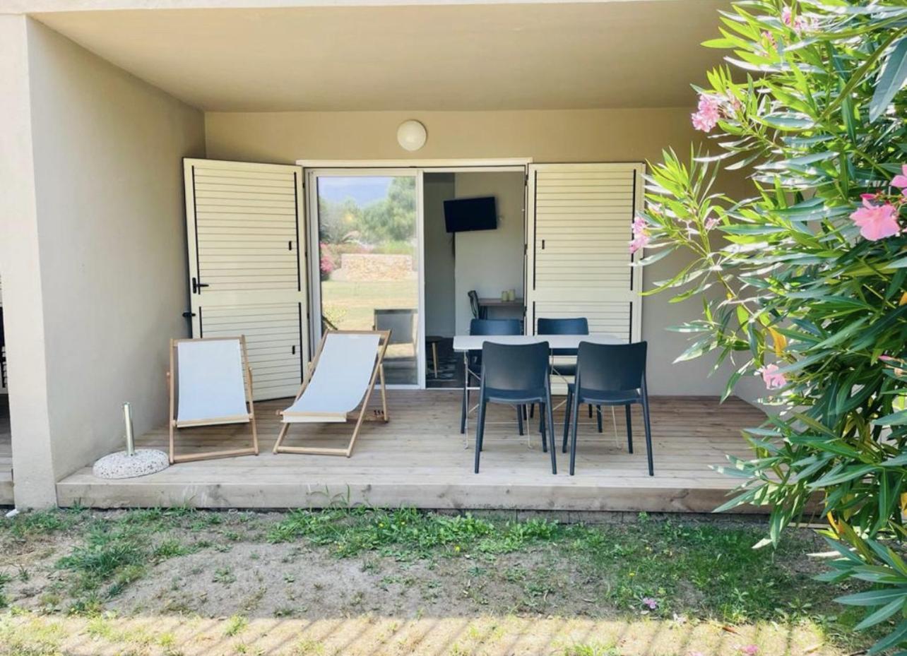 Fiori Di Cala Rossa Residence Hoteliere Lecci Exterior photo