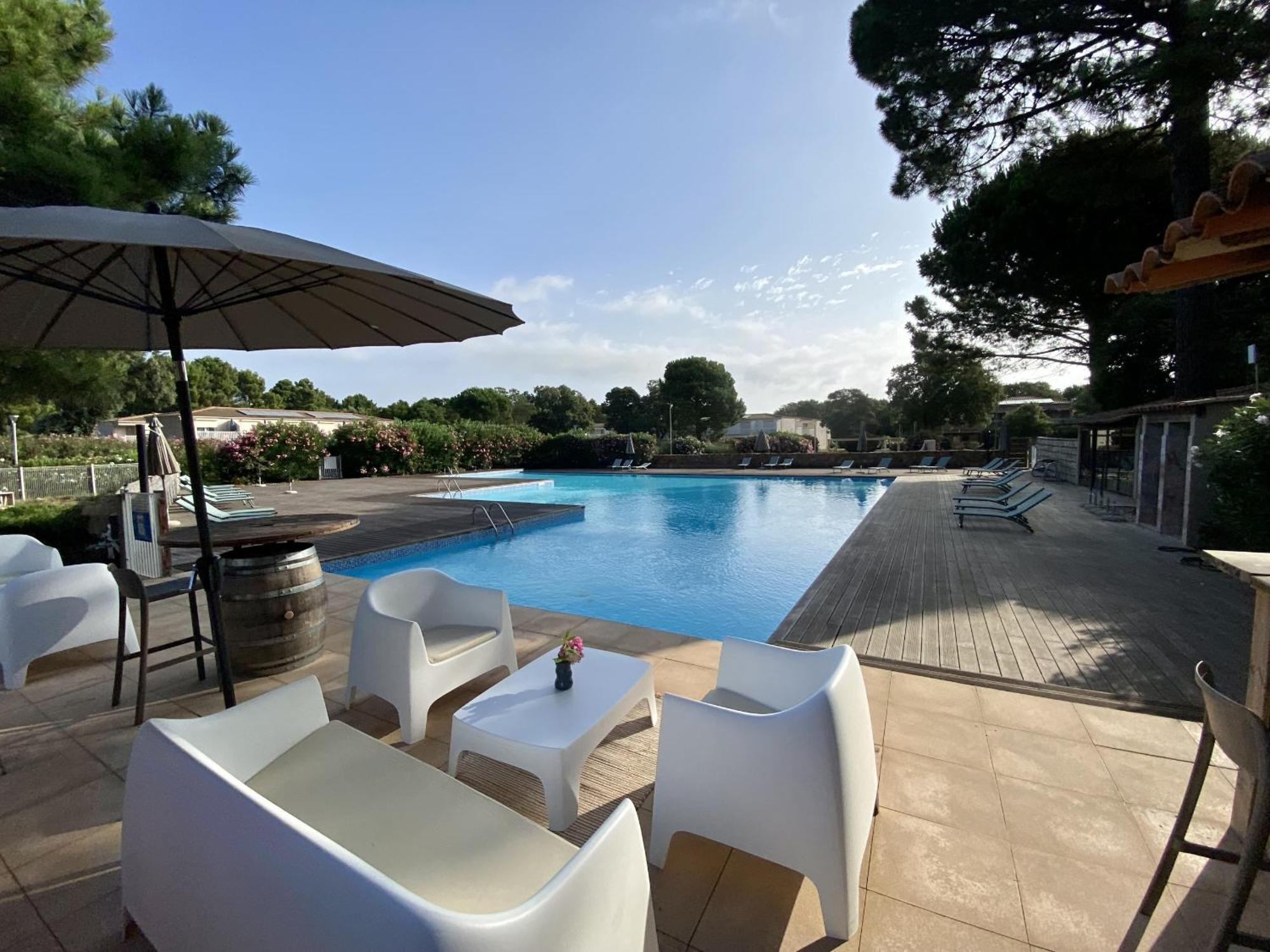 Fiori Di Cala Rossa Residence Hoteliere Lecci Exterior photo