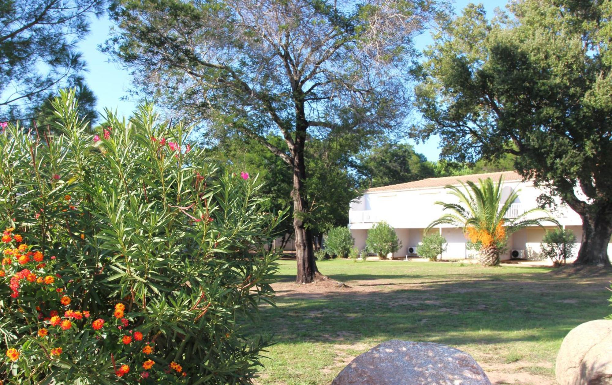 Fiori Di Cala Rossa Residence Hoteliere Lecci Exterior photo