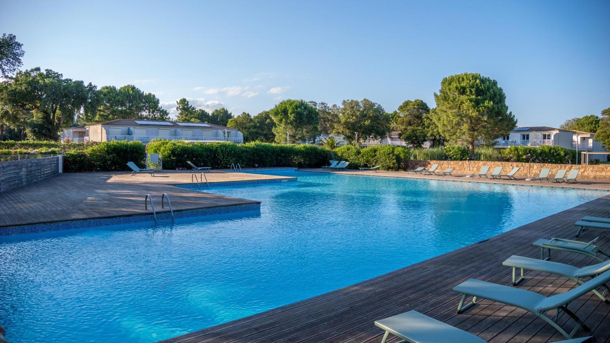 Fiori Di Cala Rossa Residence Hoteliere Lecci Exterior photo